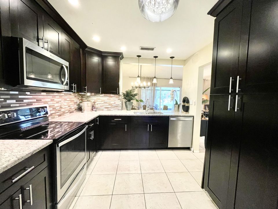 For Sale: $649,900 (4 beds, 2 baths, 1520 Square Feet)