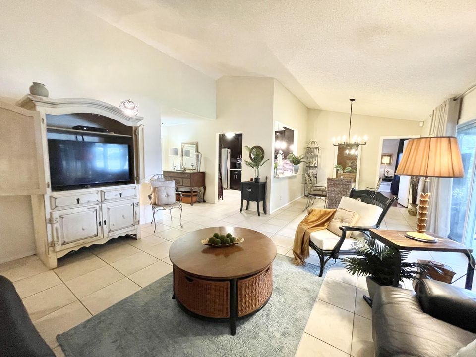 For Sale: $649,900 (4 beds, 2 baths, 1520 Square Feet)