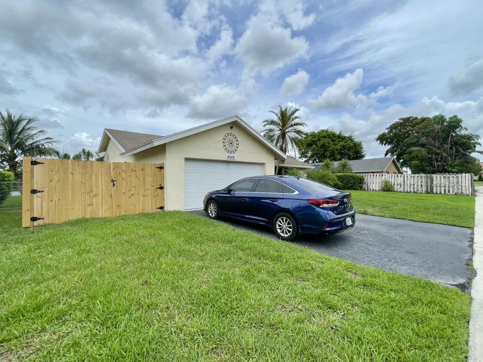 For Sale: $649,900 (4 beds, 2 baths, 1520 Square Feet)