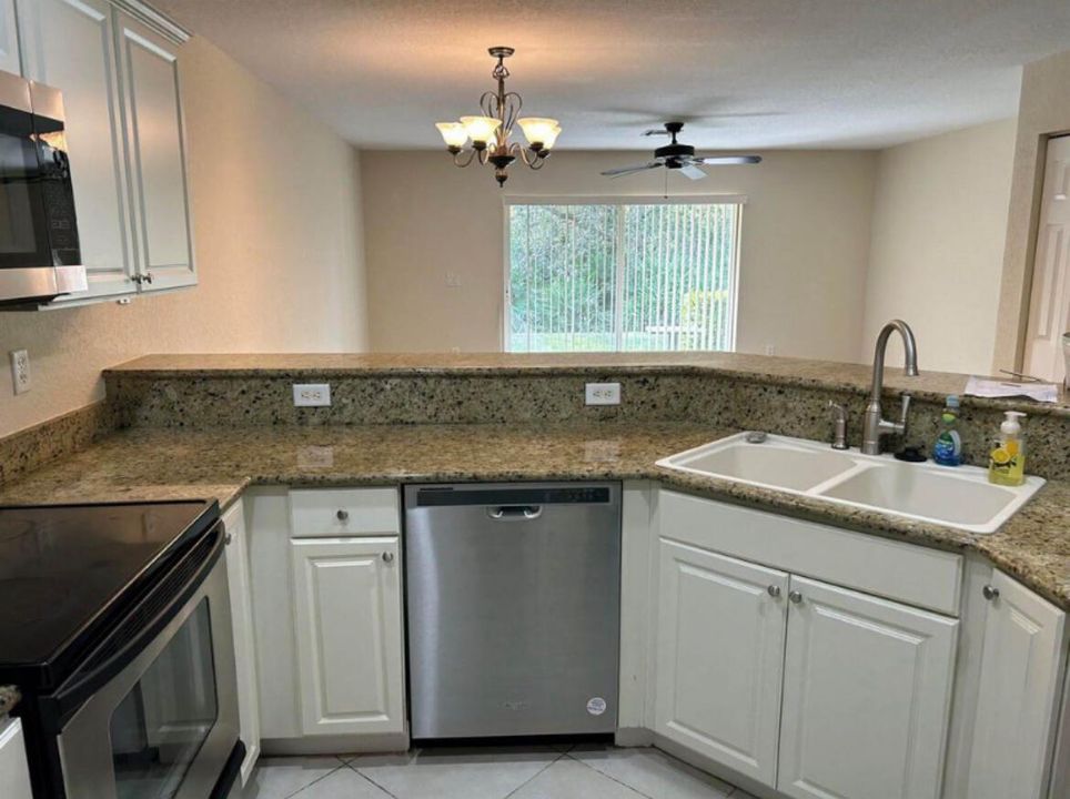 For Rent: $1,950 (2 beds, 2 baths, 1280 Square Feet)