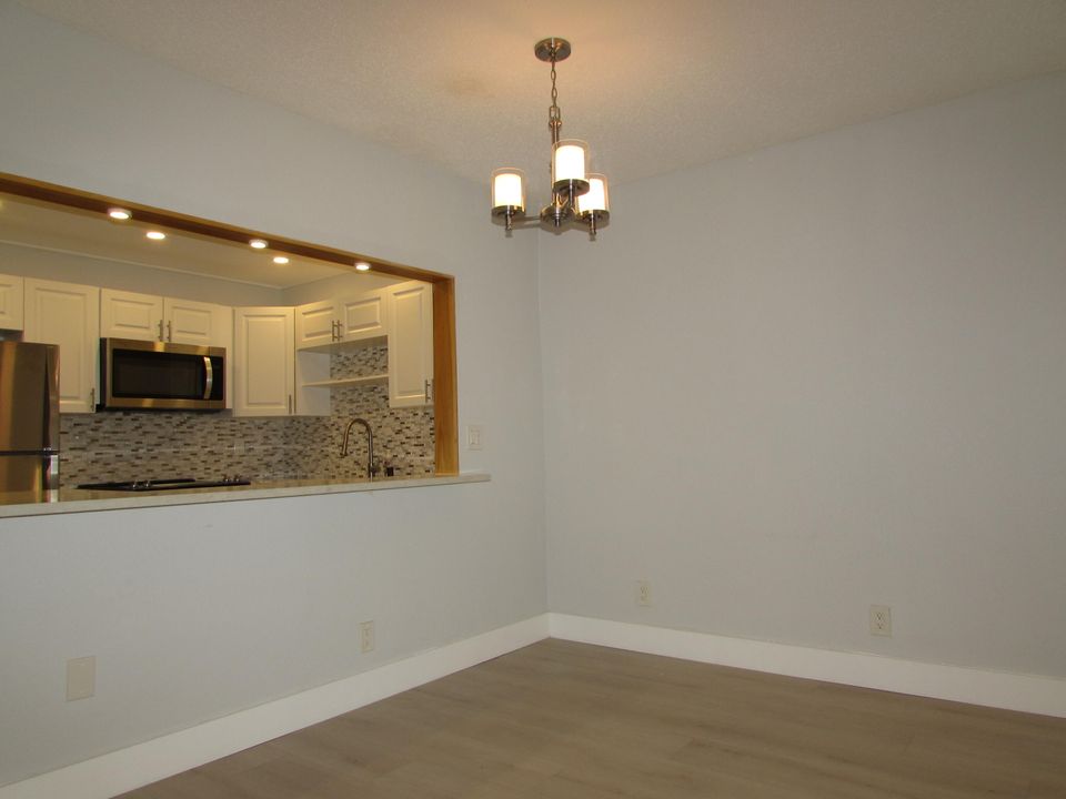 For Rent: $1,850 (1 beds, 1 baths, 678 Square Feet)