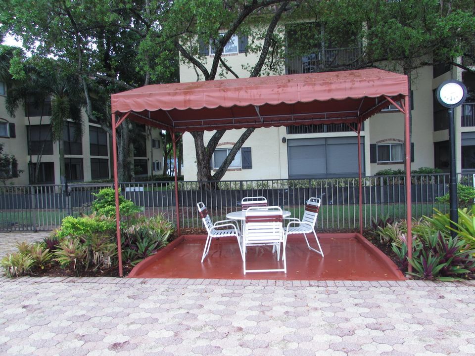 For Rent: $1,850 (1 beds, 1 baths, 678 Square Feet)