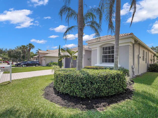 For Sale: $699,000 (4 beds, 2 baths, 2202 Square Feet)