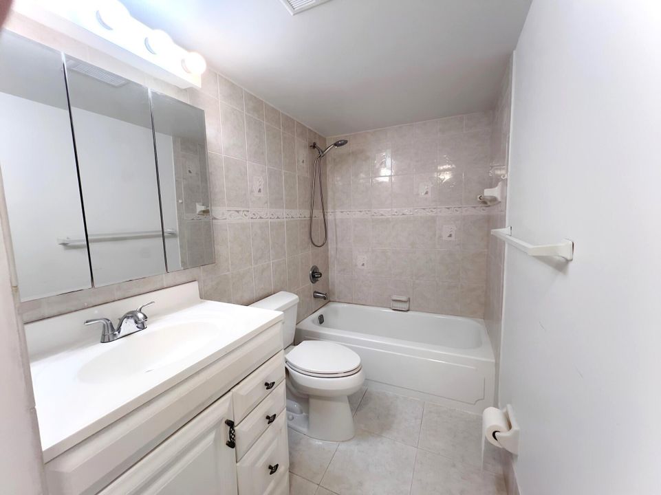 For Sale: $295,000 (3 beds, 2 baths, 1275 Square Feet)