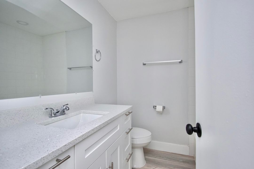 For Sale: $189,500 (1 beds, 1 baths, 741 Square Feet)