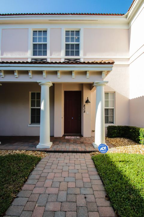 Active With Contract: $3,950 (3 beds, 3 baths, 2164 Square Feet)