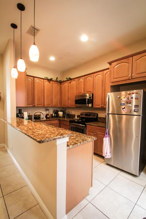 Active With Contract: $3,950 (3 beds, 3 baths, 2164 Square Feet)