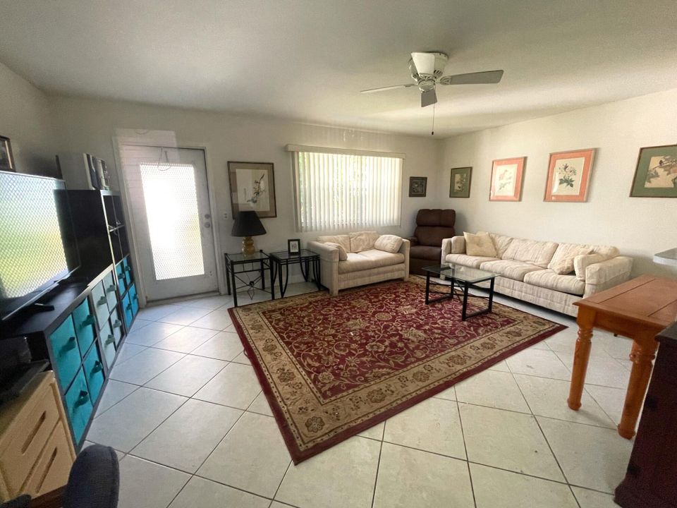 Active With Contract: $79,000 (1 beds, 1 baths, 720 Square Feet)