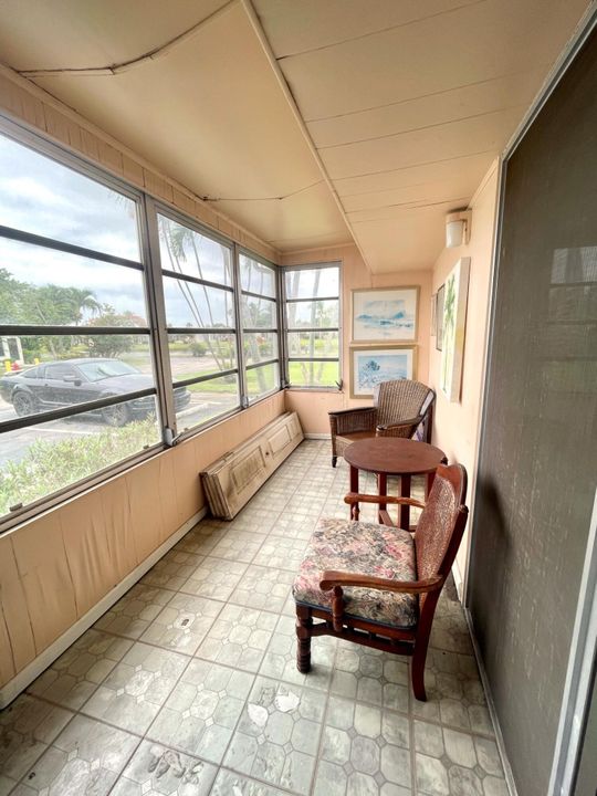 Active With Contract: $79,000 (1 beds, 1 baths, 720 Square Feet)
