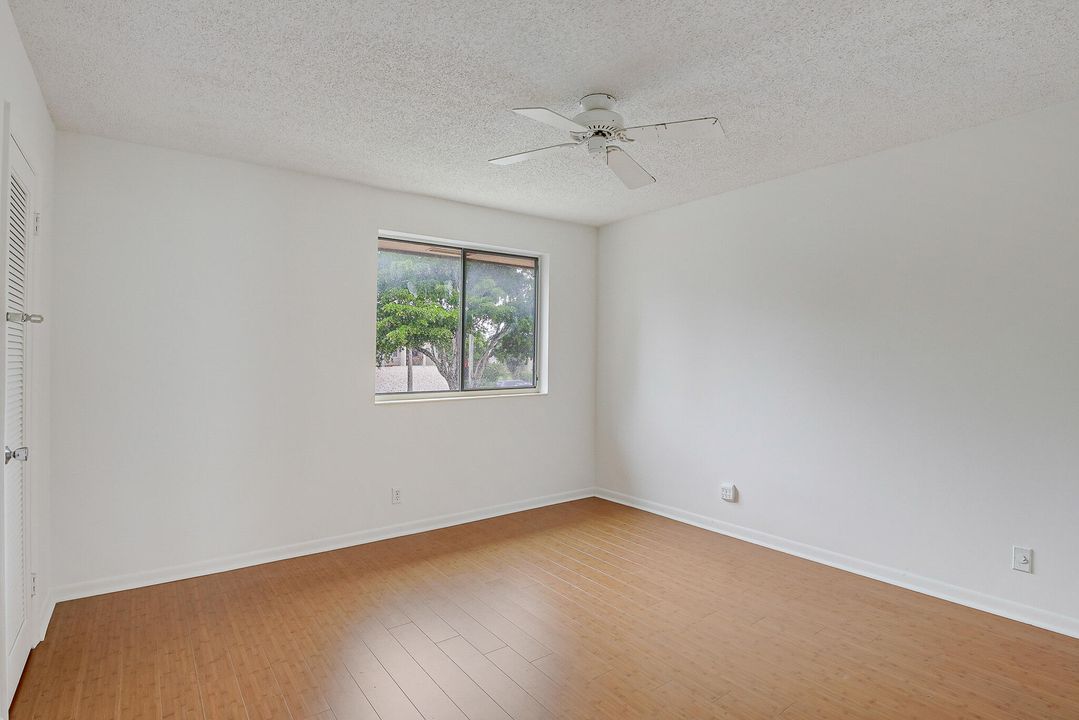 Active With Contract: $205,000 (2 beds, 1 baths, 1080 Square Feet)