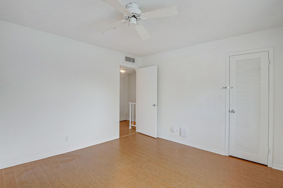 Active With Contract: $205,000 (2 beds, 1 baths, 1080 Square Feet)