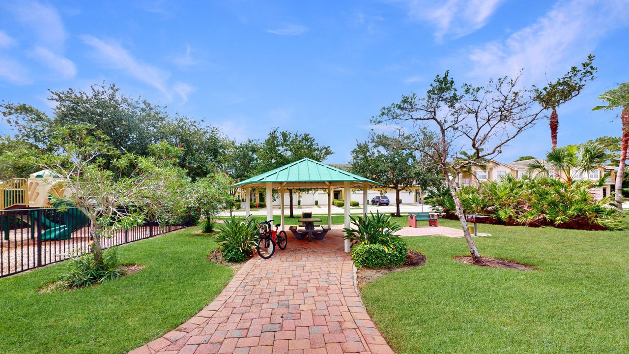 For Sale: $339,000 (3 beds, 2 baths, 1484 Square Feet)