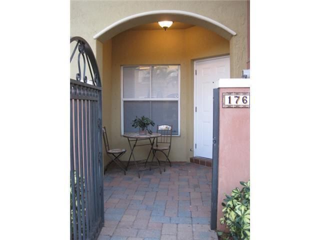 For Rent: $2,600 (3 beds, 2 baths, 1559 Square Feet)