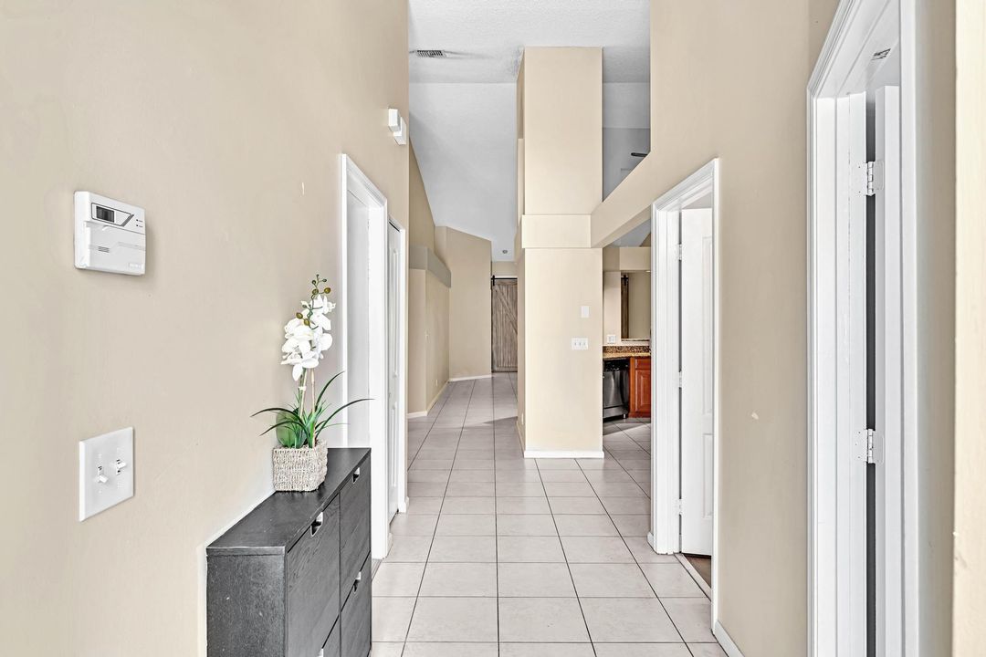 For Sale: $415,000 (2 beds, 2 baths, 1404 Square Feet)