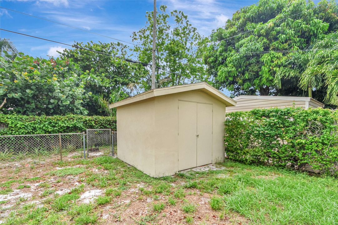 Active With Contract: $435,000 (3 beds, 2 baths, 1380 Square Feet)