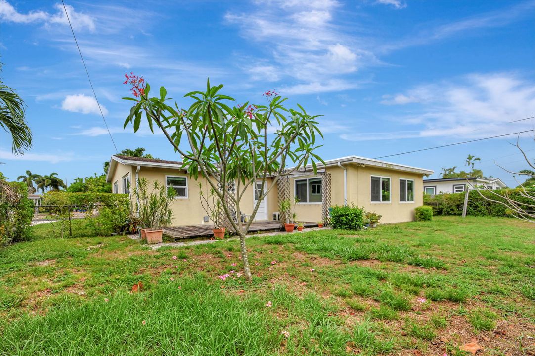 Active With Contract: $435,000 (3 beds, 2 baths, 1380 Square Feet)