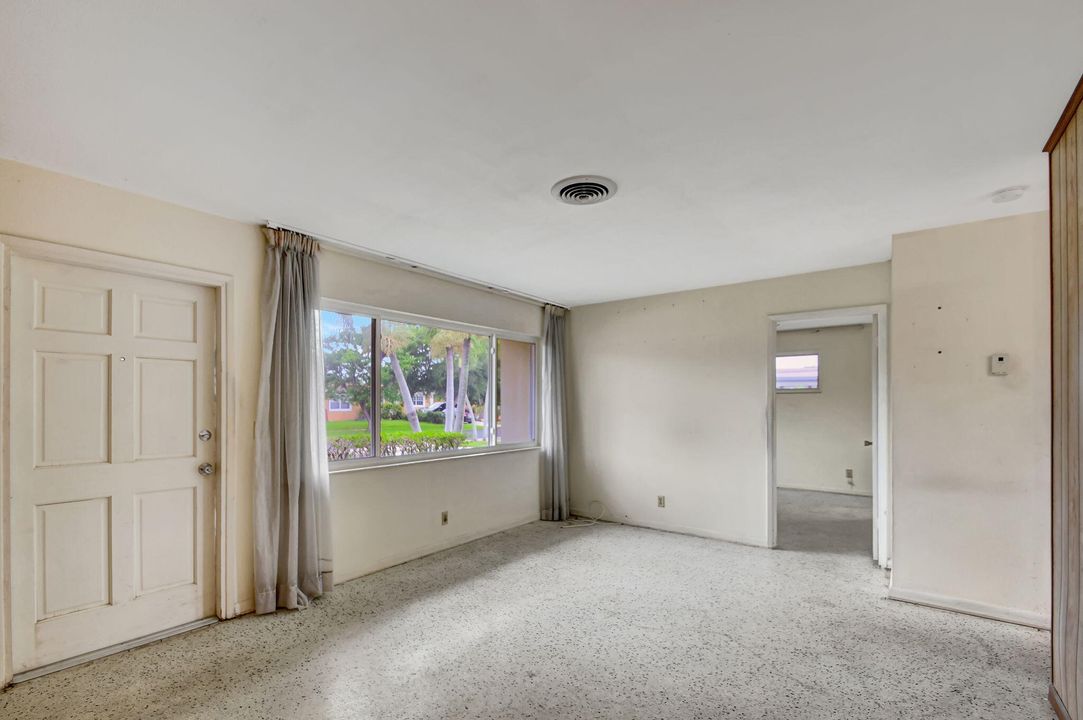 Active With Contract: $435,000 (3 beds, 2 baths, 1380 Square Feet)