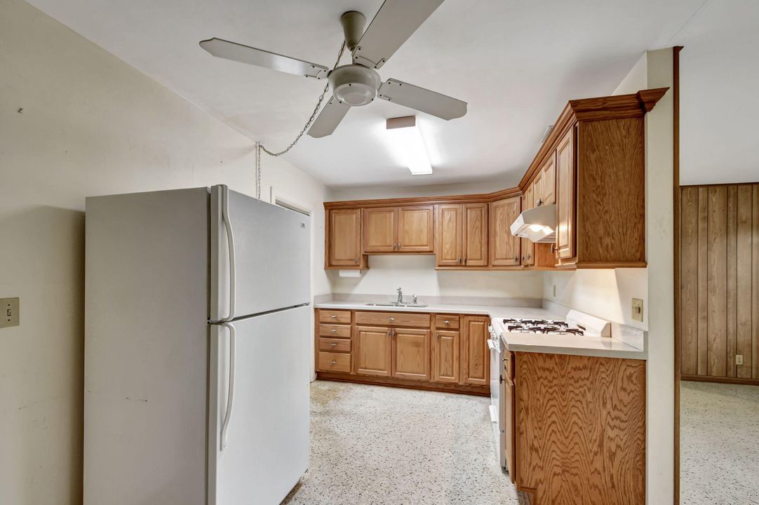 Active With Contract: $435,000 (3 beds, 2 baths, 1380 Square Feet)