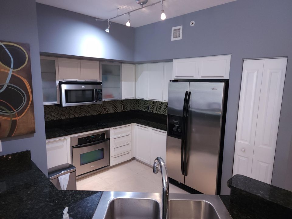 For Rent: $4,900 (2 beds, 2 baths, 1397 Square Feet)