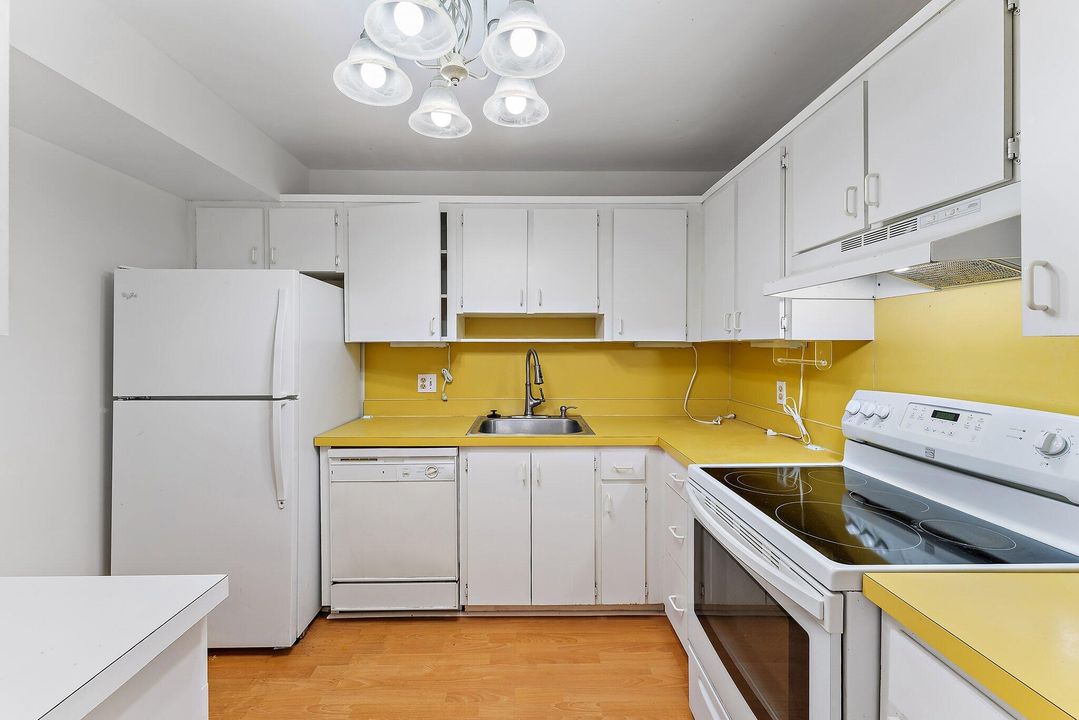 For Sale: $385,000 (2 beds, 2 baths, 1240 Square Feet)