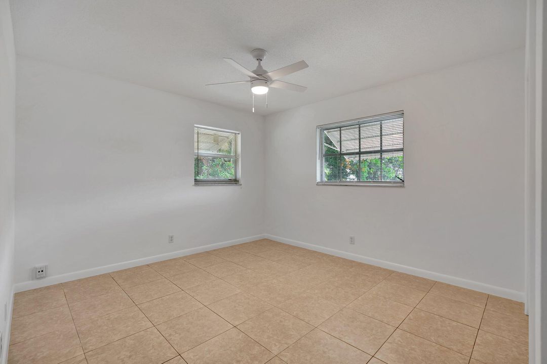 For Sale: $334,900 (2 beds, 1 baths, 1105 Square Feet)