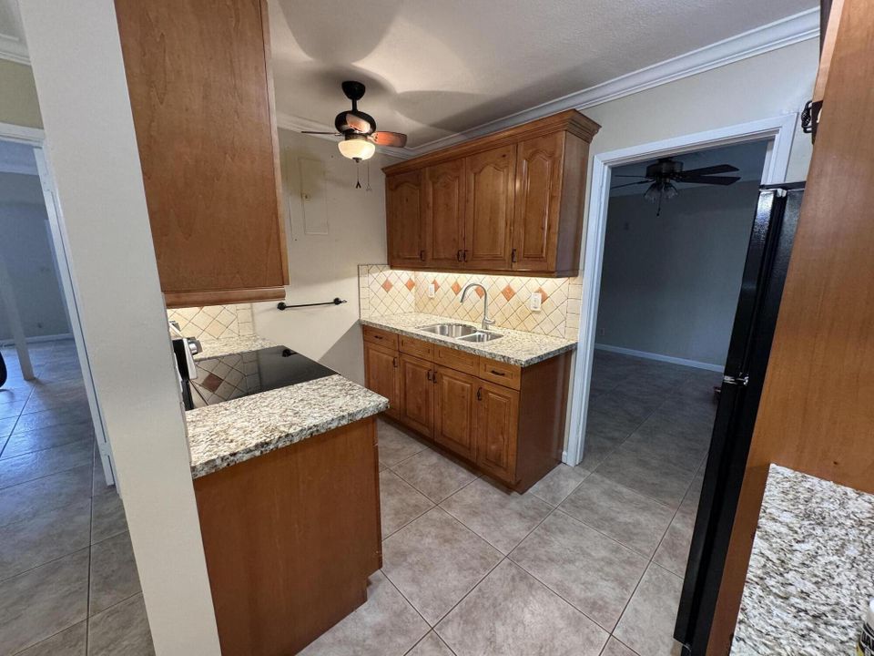 For Rent: $2,500 (2 beds, 2 baths, 960 Square Feet)