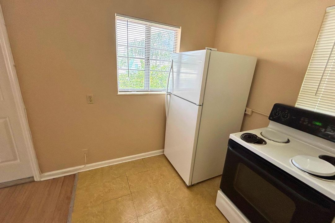 Active With Contract: $2,000 (2 beds, 1 baths, 608 Square Feet)