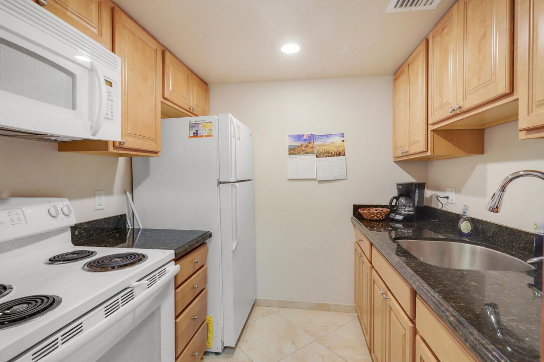 For Sale: $475,000 (2 beds, 2 baths, 1079 Square Feet)