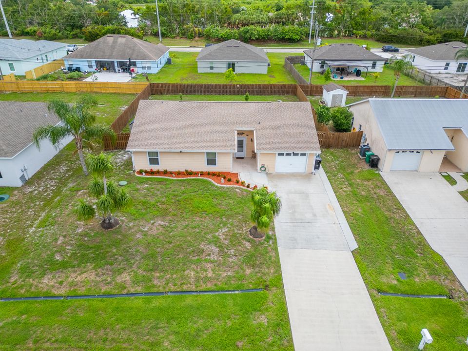 For Sale: $400,000 (3 beds, 2 baths, 1455 Square Feet)