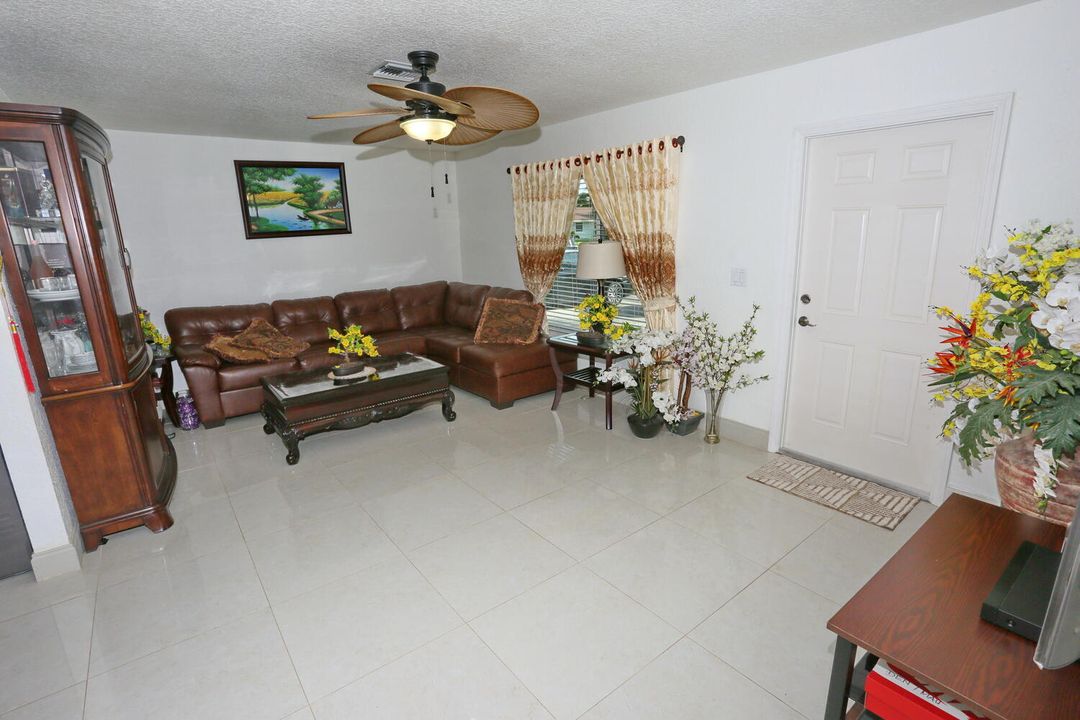 For Sale: $470,000 (3 beds, 2 baths, 1258 Square Feet)