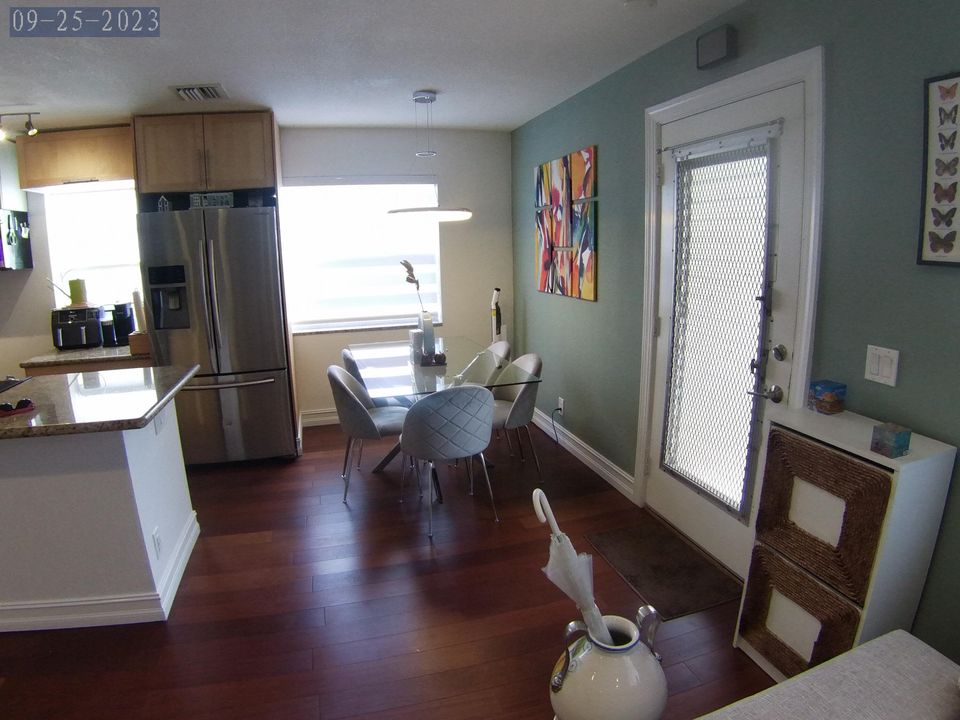 Active With Contract: $3,500 (2 beds, 2 baths, 907 Square Feet)