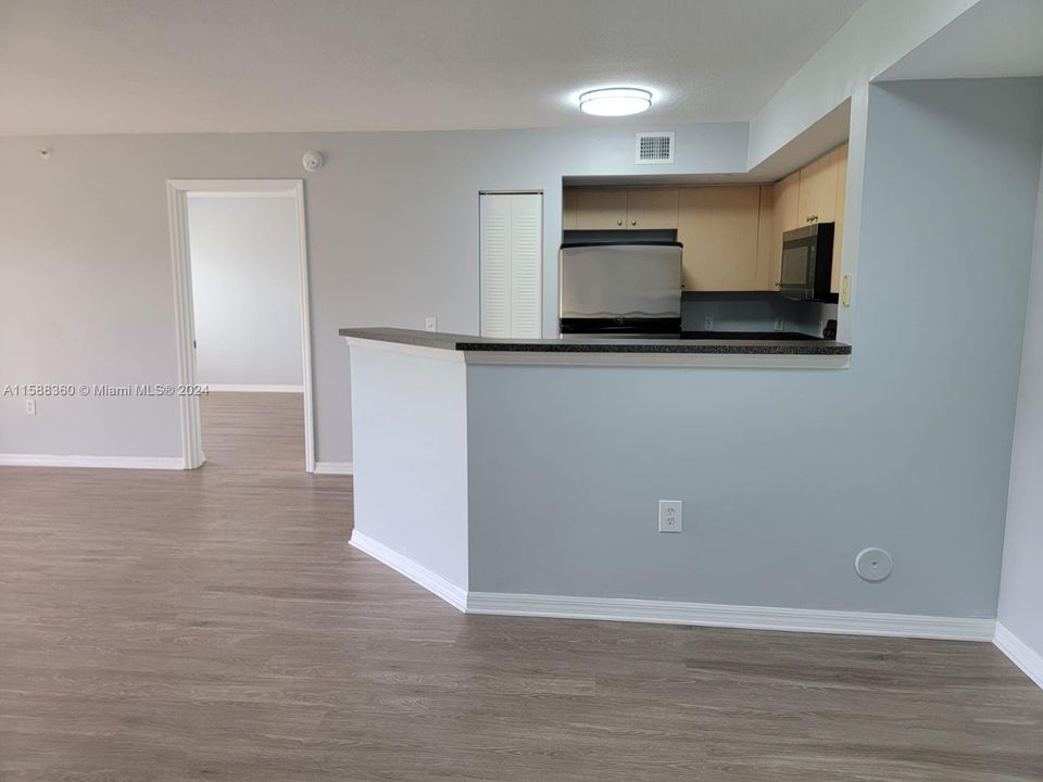 For Rent: $2,000 (2 beds, 2 baths, 1060 Square Feet)