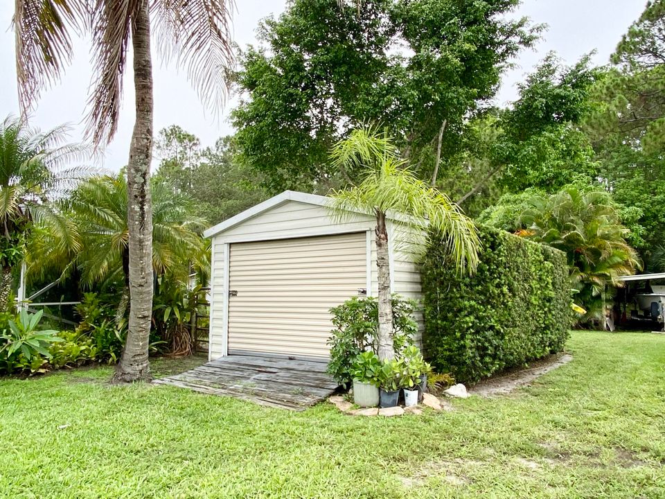 For Sale: $950,000 (4 beds, 2 baths, 2137 Square Feet)