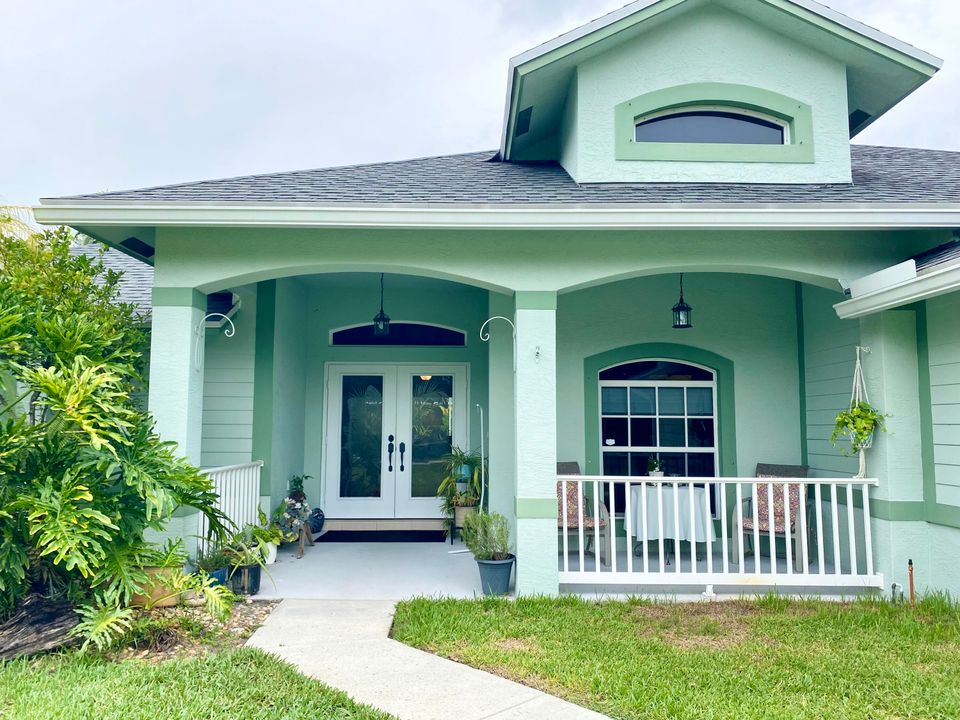 For Sale: $950,000 (4 beds, 2 baths, 2137 Square Feet)