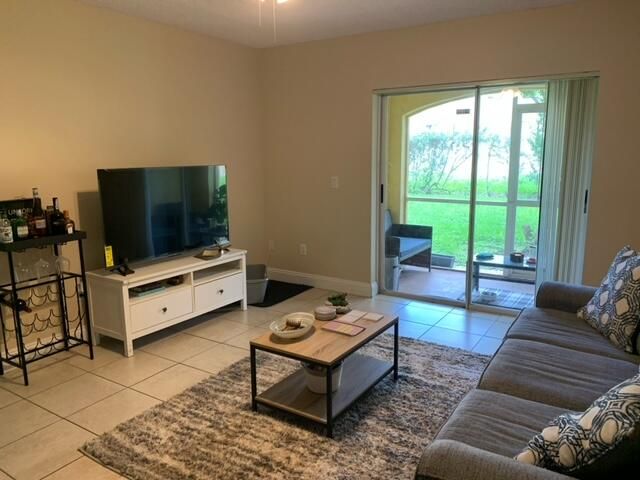 For Rent: $1,850 (2 beds, 1 baths, 1015 Square Feet)