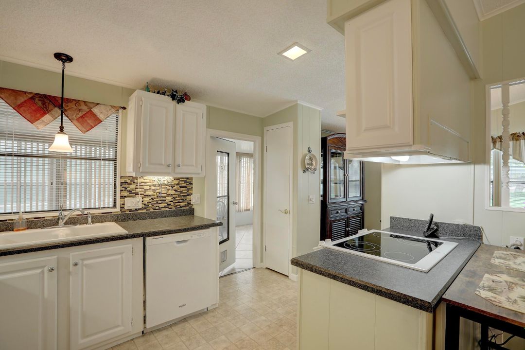 For Sale: $227,000 (2 beds, 2 baths, 1258 Square Feet)