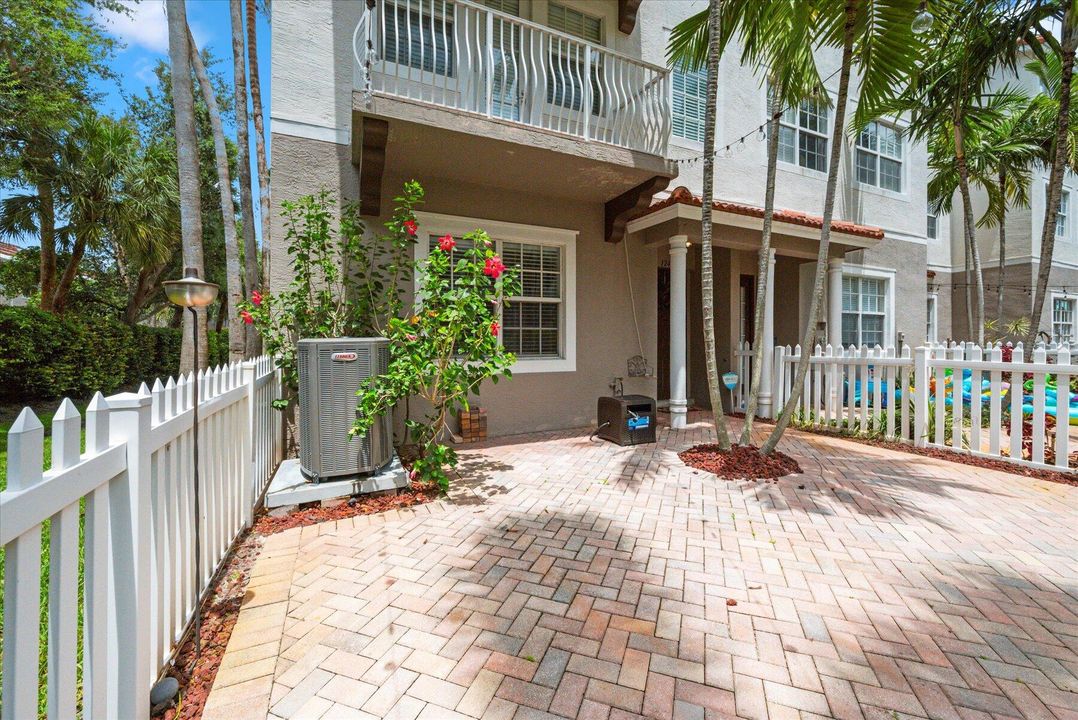 For Sale: $529,000 (3 beds, 2 baths, 2089 Square Feet)