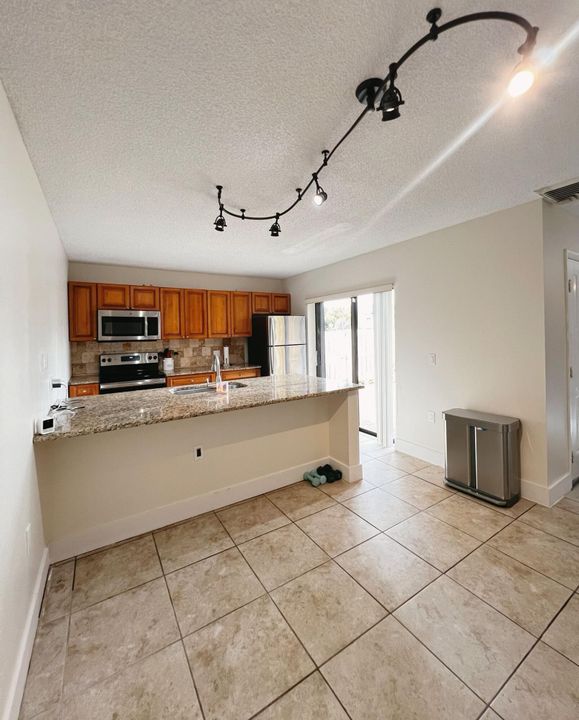 For Rent: $2,600 (2 beds, 2 baths, 1236 Square Feet)