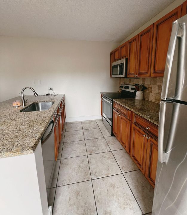 For Rent: $2,600 (2 beds, 2 baths, 1236 Square Feet)