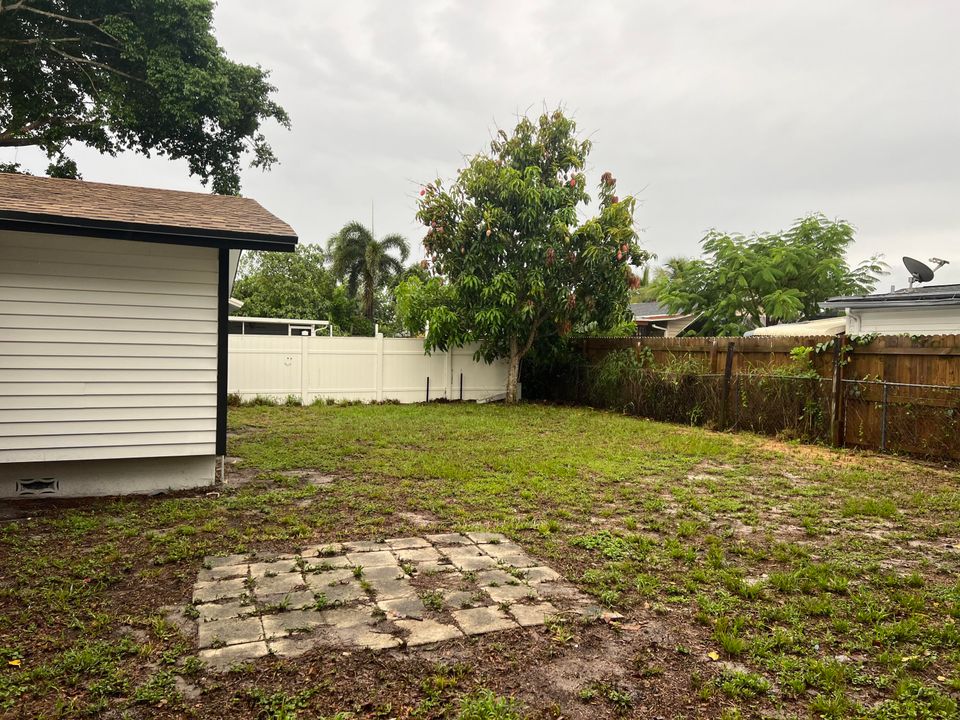 For Sale: $389,900 (3 beds, 2 baths, 1140 Square Feet)