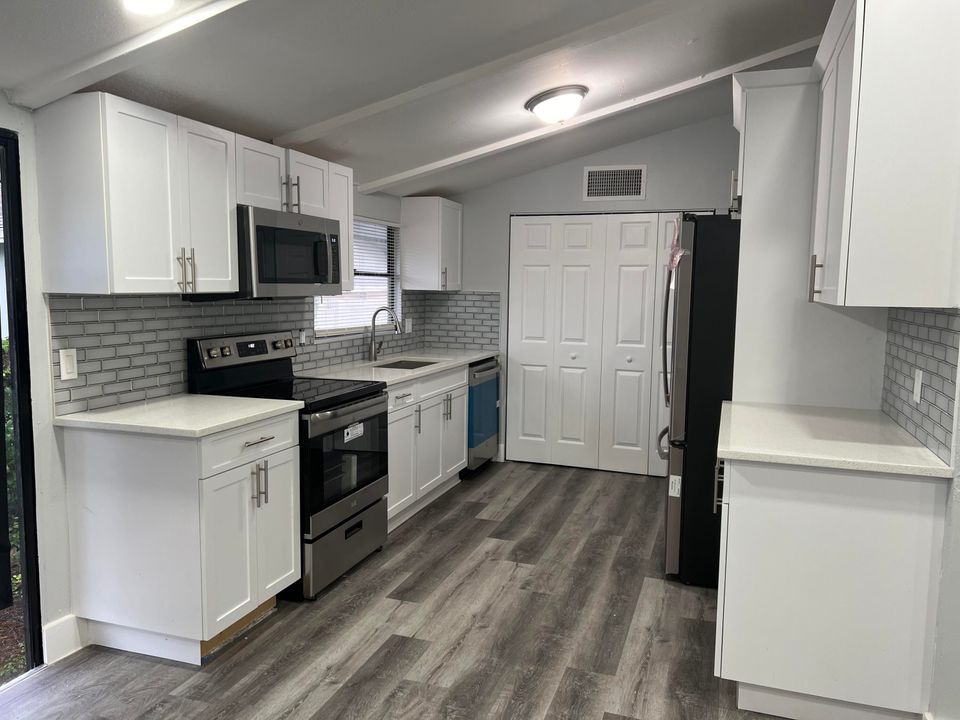 For Sale: $384,900 (3 beds, 2 baths, 1140 Square Feet)