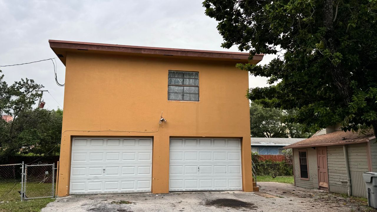 For Sale: $500,000 (3 beds, 2 baths, 1610 Square Feet)