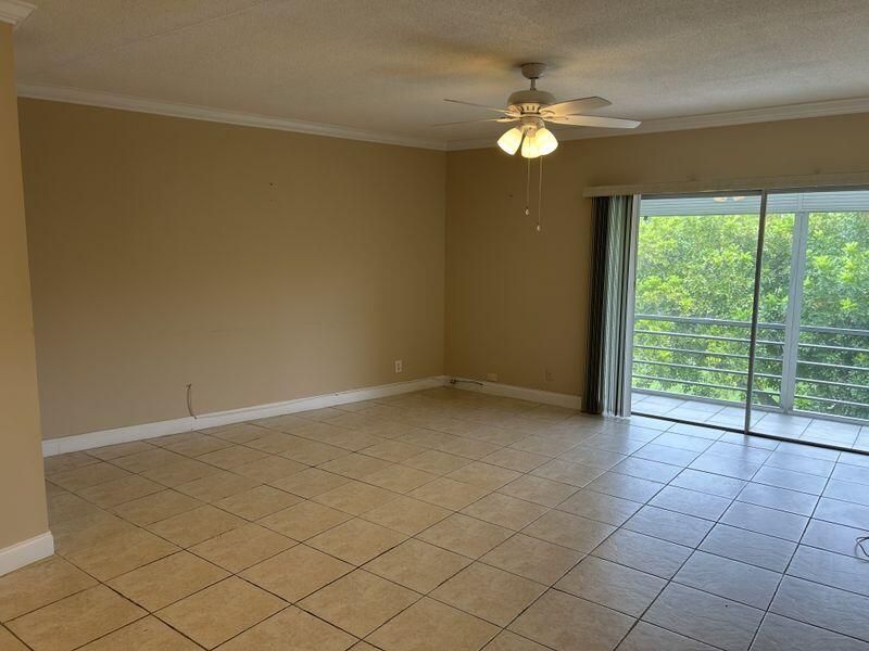 For Sale: $249,000 (2 beds, 2 baths, 1000 Square Feet)