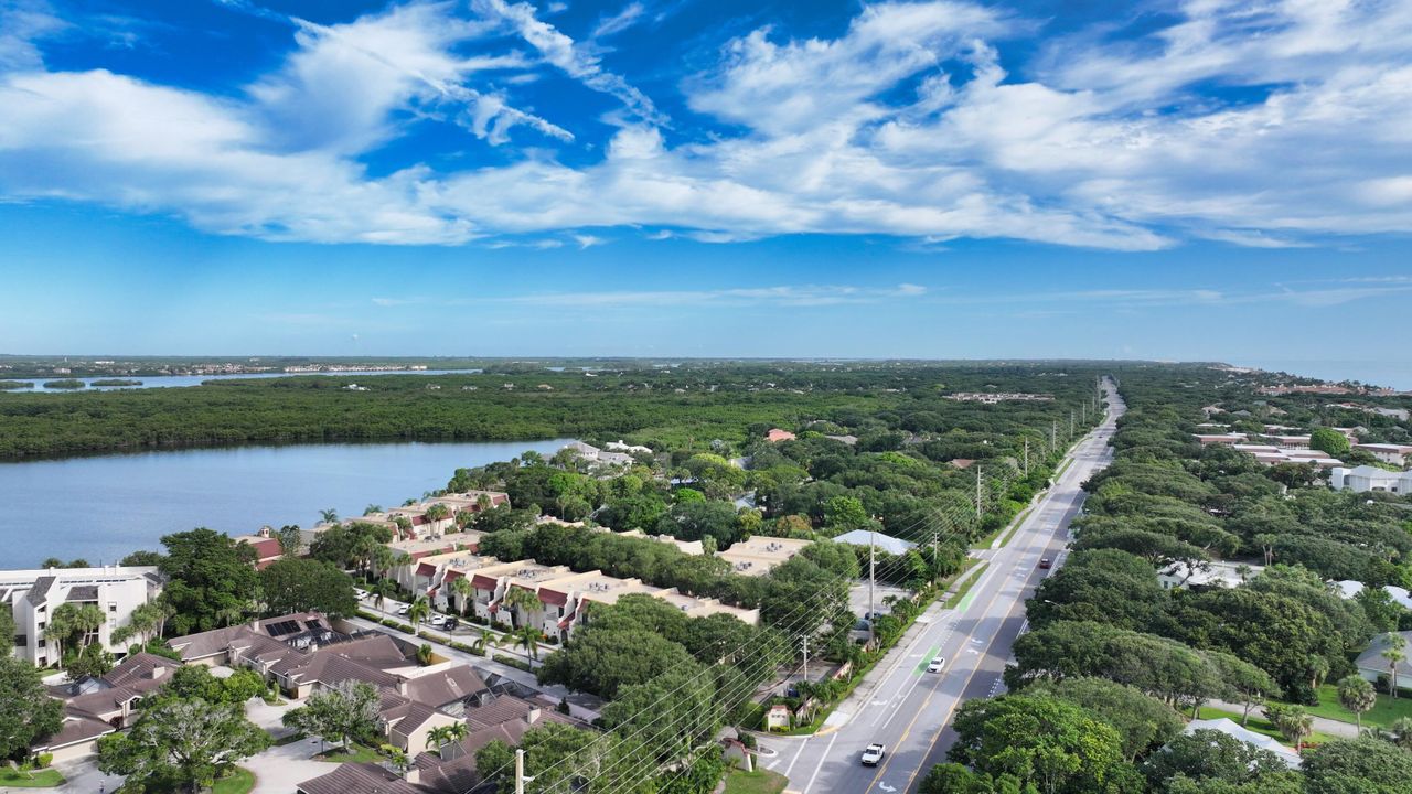 For Sale: $675,000 (2 beds, 2 baths, 1153 Square Feet)