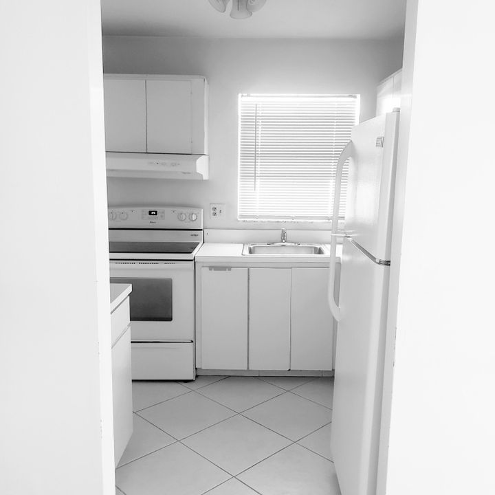 Active With Contract: $153,900 (2 beds, 2 baths, 866 Square Feet)