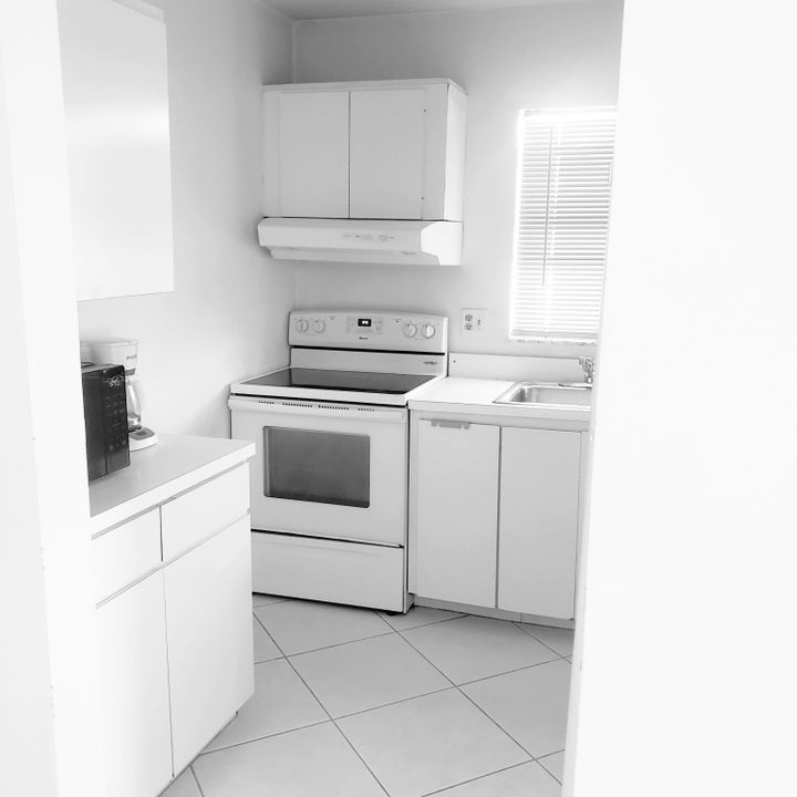 Active With Contract: $153,900 (2 beds, 2 baths, 866 Square Feet)