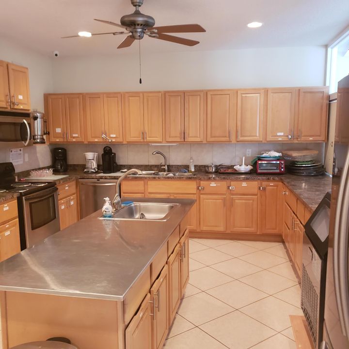 Active With Contract: $153,900 (2 beds, 2 baths, 866 Square Feet)