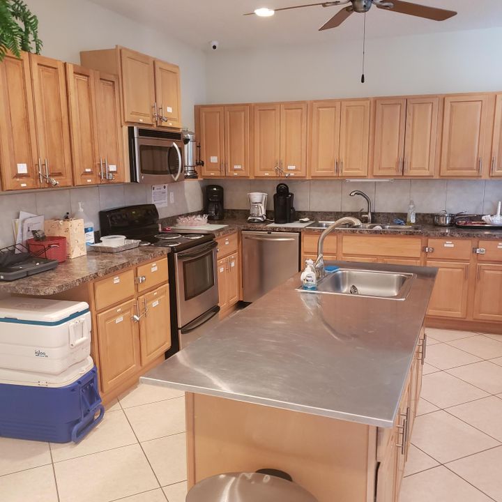 Active With Contract: $153,900 (2 beds, 2 baths, 866 Square Feet)