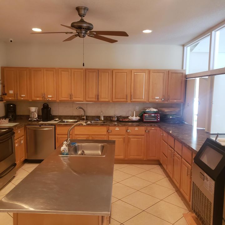 Active With Contract: $153,900 (2 beds, 2 baths, 866 Square Feet)