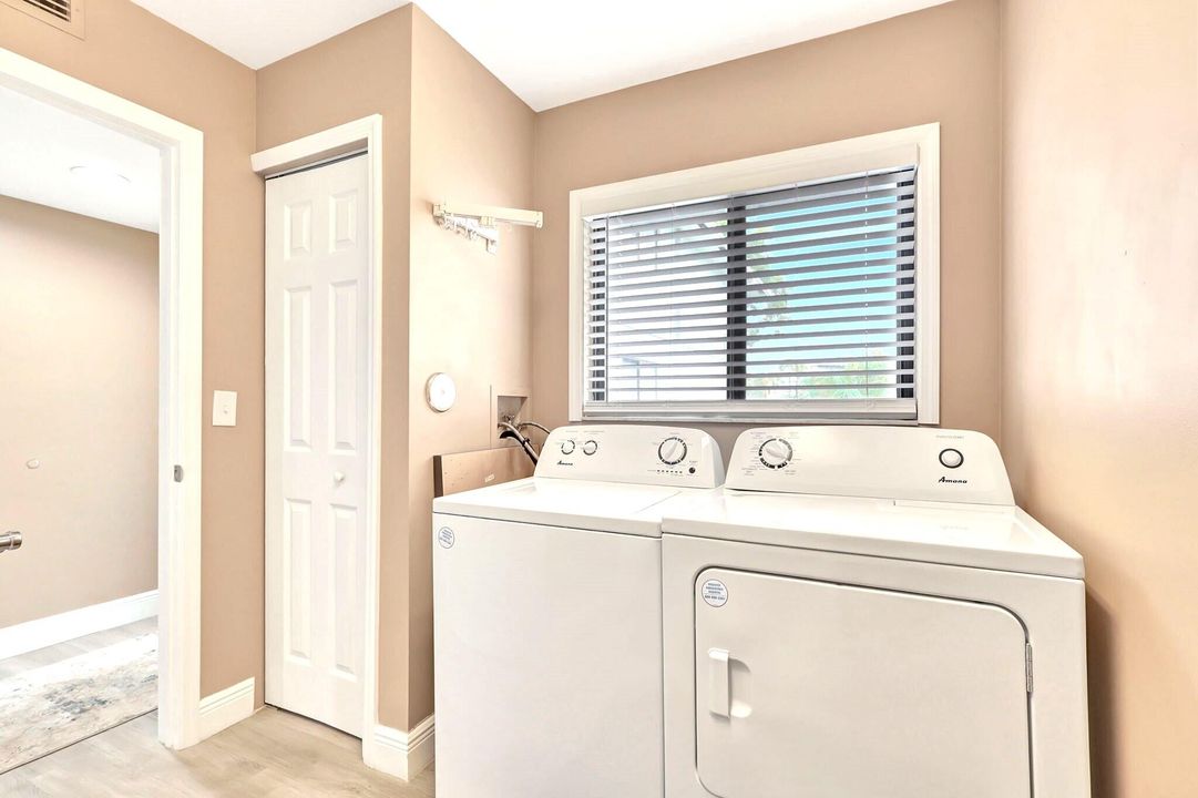 For Sale: $268,000 (2 beds, 2 baths, 1150 Square Feet)